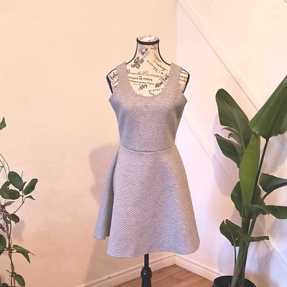 Rue 21 Gray Sleeveless Midi Dress. Size Medium. Good Condition.